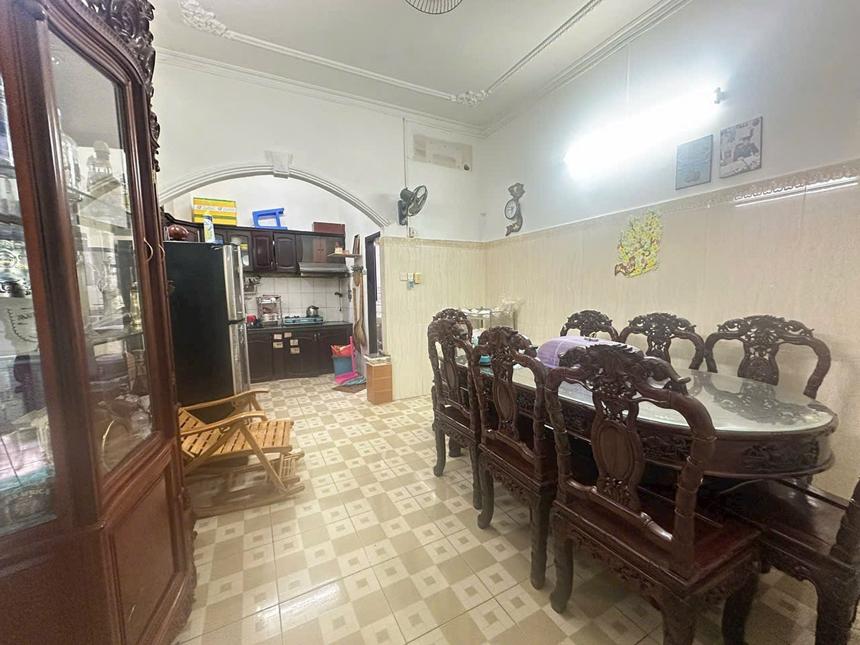 Bán nhà 2 lầu diện tích lớn (4x17,2=68,8m2) mặt tiền thụt (sát và liền kề mặt tiền) Thích Quảng Đức